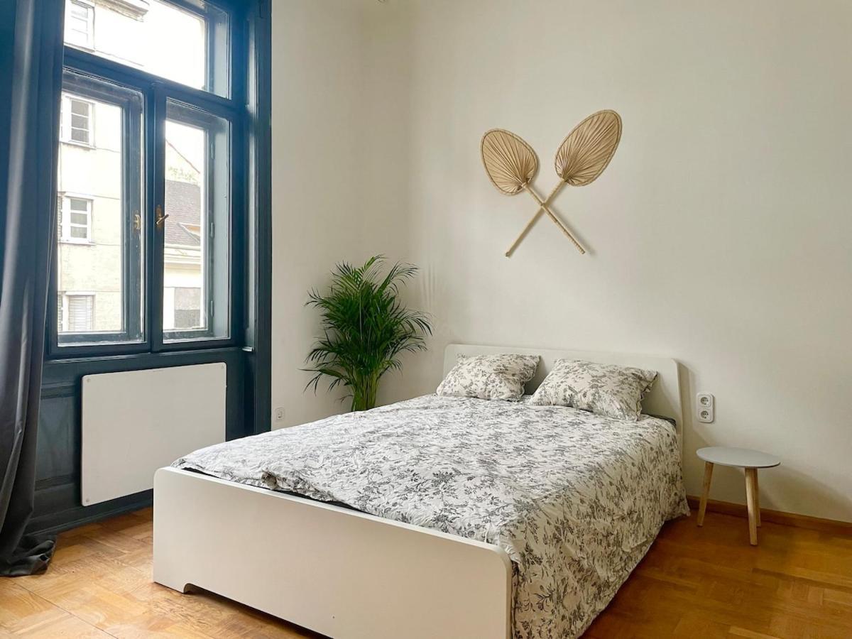 Apartment Stylish Flat In Heart Of